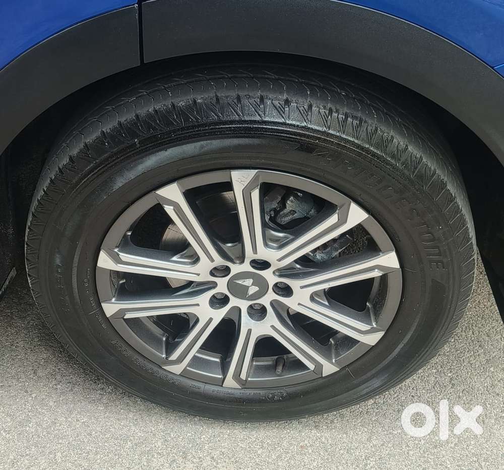 Mahindra Xuv700 2.2 Ax 7 Diesel Mt Luxury Pack Str, 2023, Diesel