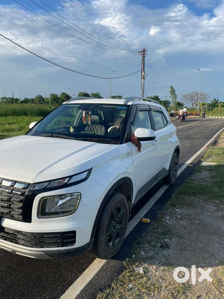 Hyundai Venue Petrol 2025