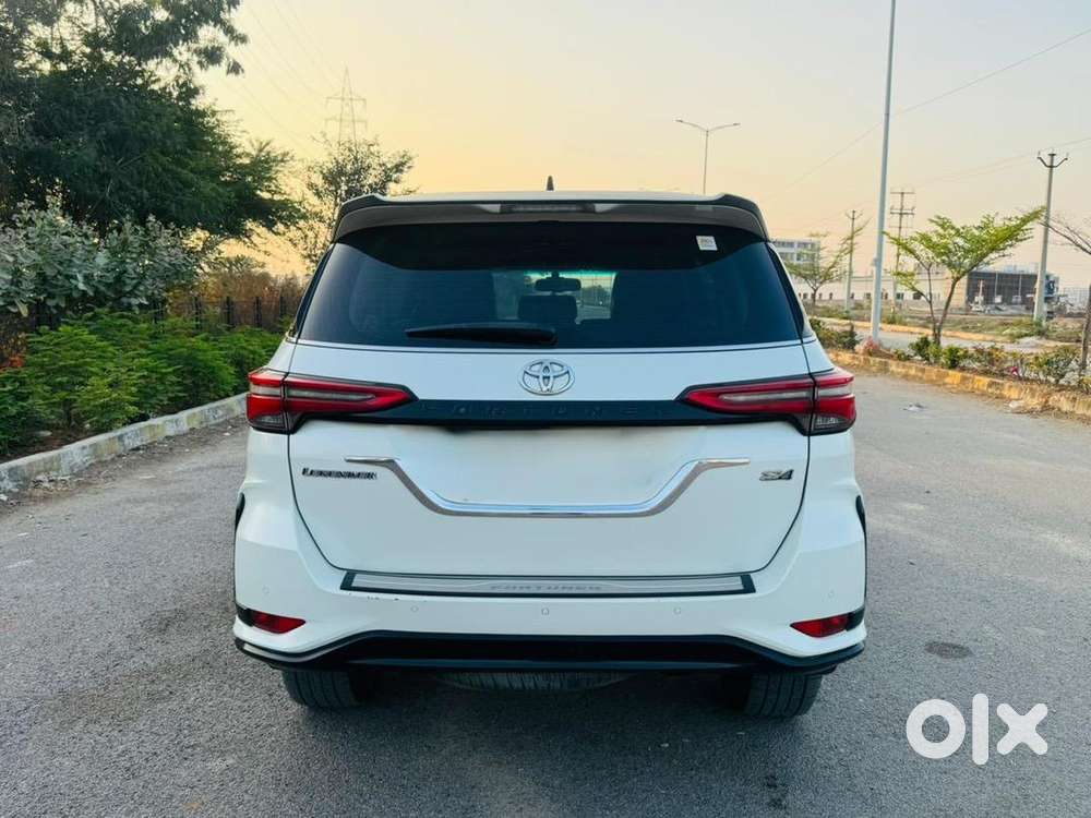 Toyota Fortuner Legender 4/4 At Full Mint Condition Complete Showroom