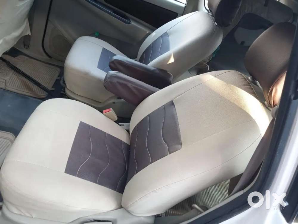 Toyota Innova White Colour