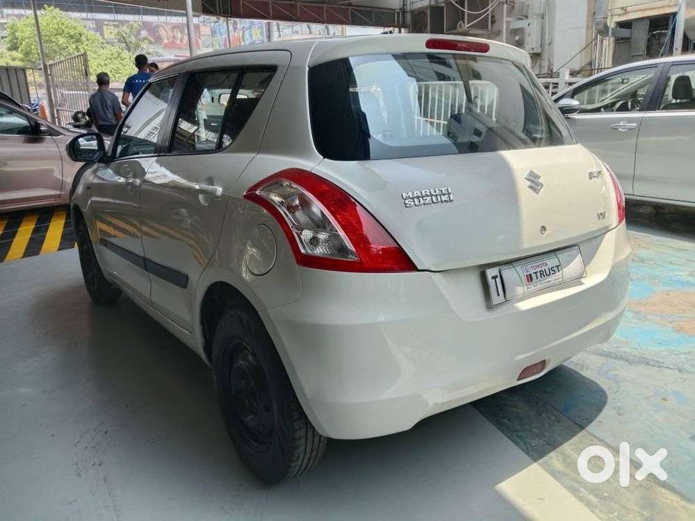 Maruti Suzuki Swift Vxi 1.2 Abs Bs-iv, 2013, Petrol
