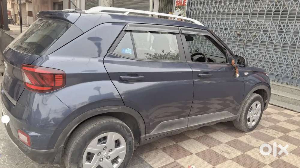 Hyundai Venue 2021 Petrol 1st Owner  Excellent Condition  39255km