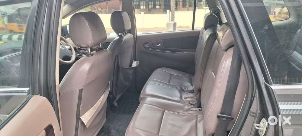Toyota Innova 2.5 V 8 Str, 2015, Diesel