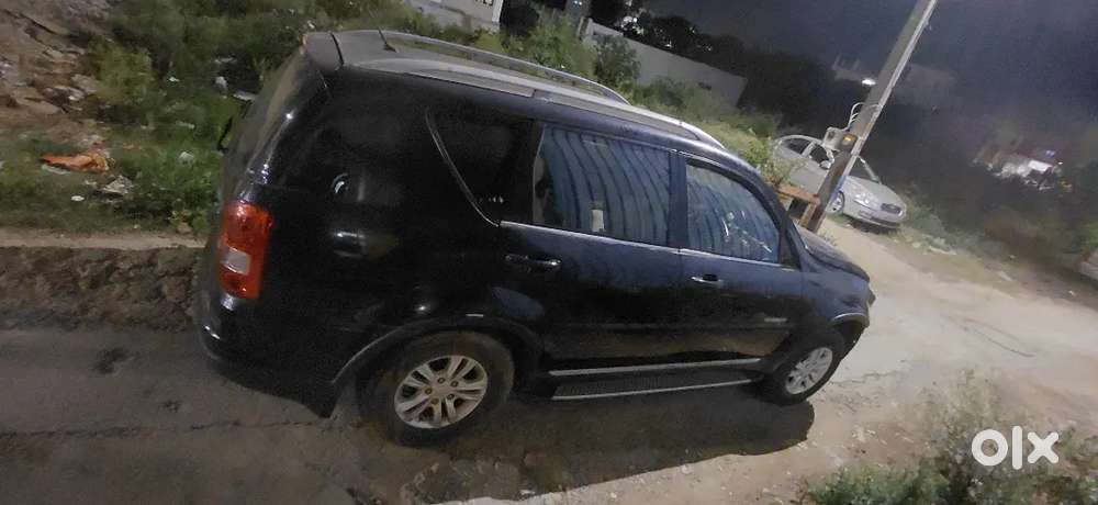 Mahindra Reston Suv