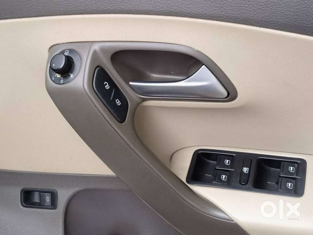 Volkswagen Vento 1.2 Tsi Highline At, 2016, Petrol