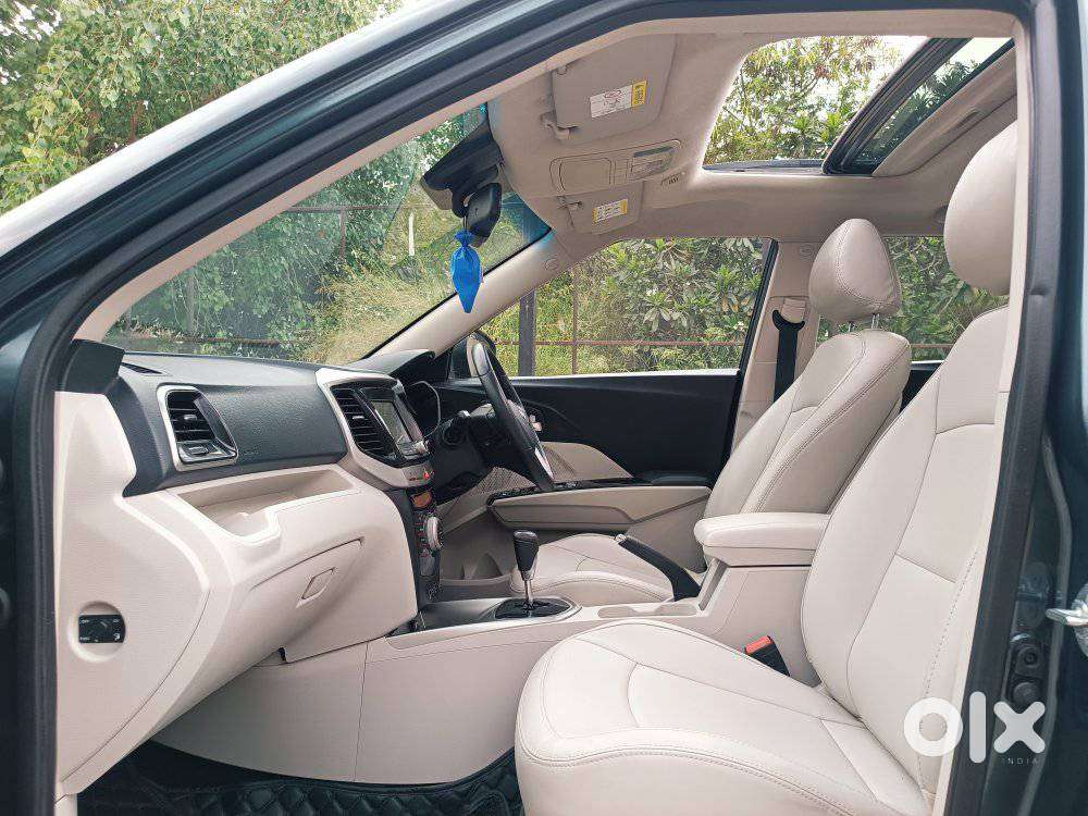 Mahindra Xuv300 1.2 W8 (o) Amt Petrol, 2022, Petrol