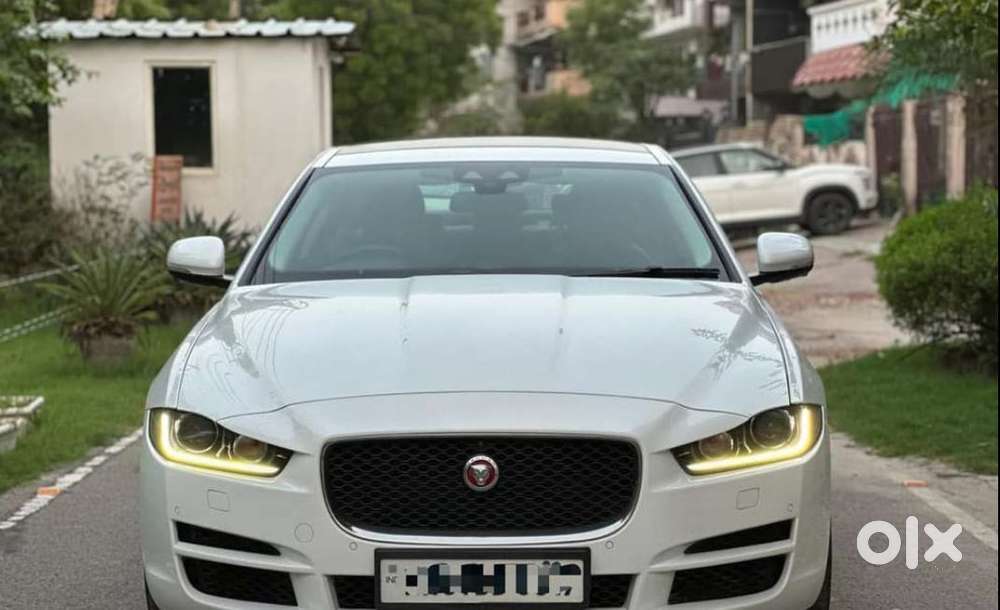 Jaguar Xe Portfolio, 2018, Petrol