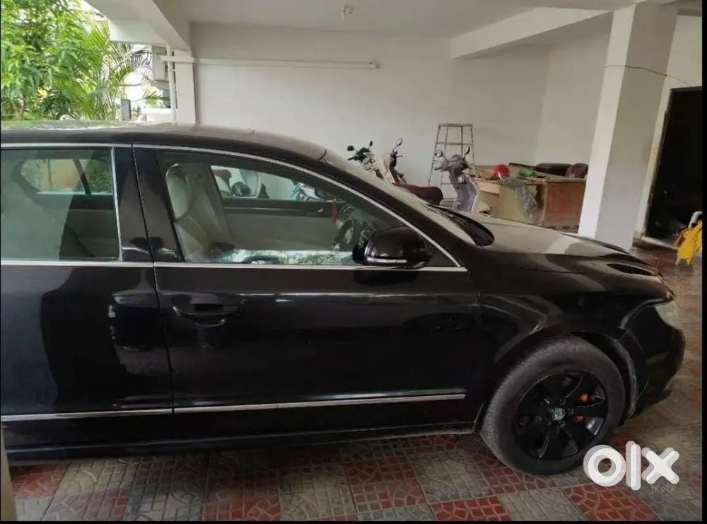 Skoda Superb 2013 Petrol 100000 Km Driven