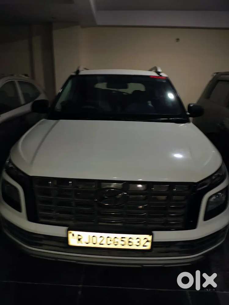 Venue Car Petrol 1.2 E