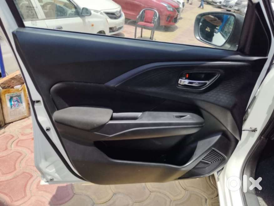 Maruti Suzuki Swift 1.2 Vxi (o), 2024, Petrol