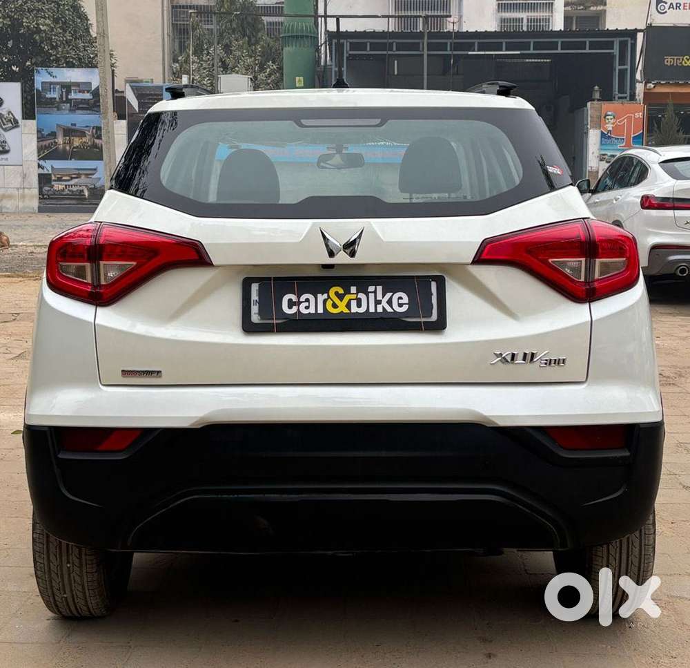 Mahindra Xuv300 1.2 W6 Amt Petrol, 2023, Petrol