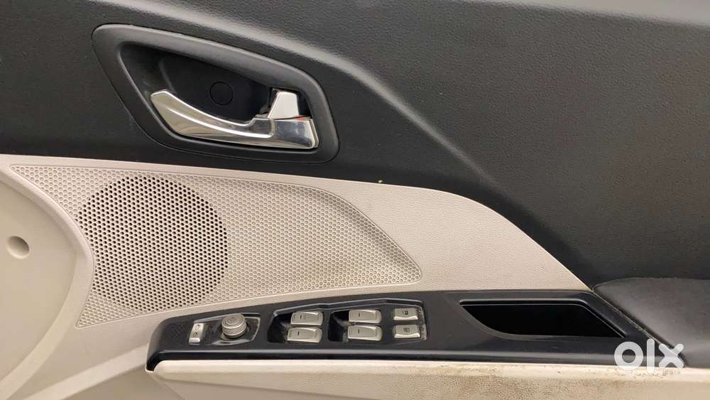 Mahindra Xuv300 W8 Option, 2020, Petrol