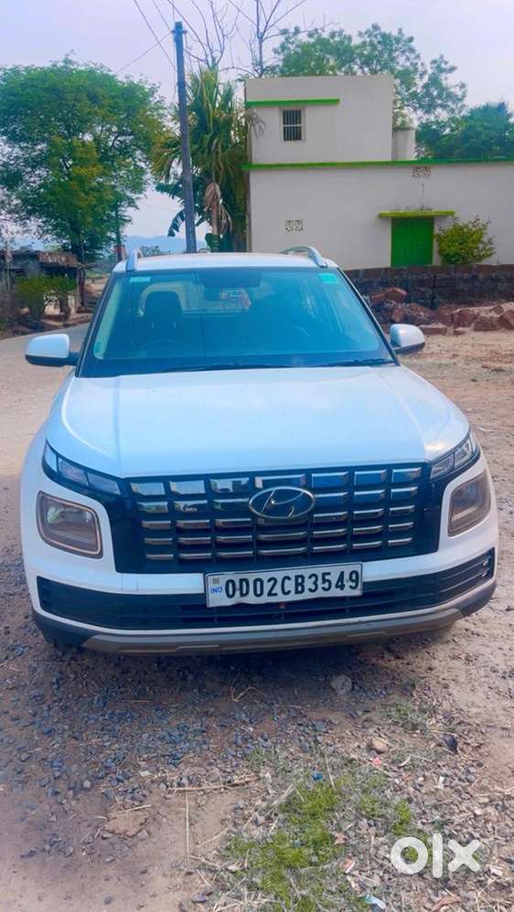 Hyundai Venue 2022 Petrol Well Maintained