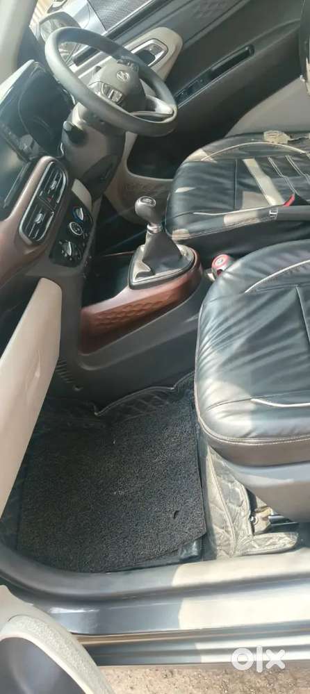 Hyundai Aura 2023 Sx Cng Push Button Start ...top Of The Line