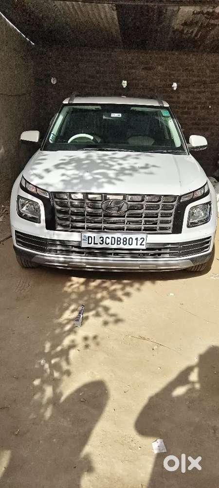 Hyundai Venue E Plus 2024 Petrol 6800 Km Driven With Sunroof