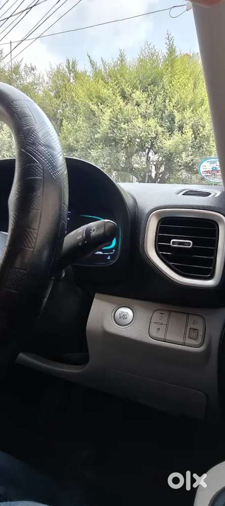 Hyundai Venue Petrol Manual 2023