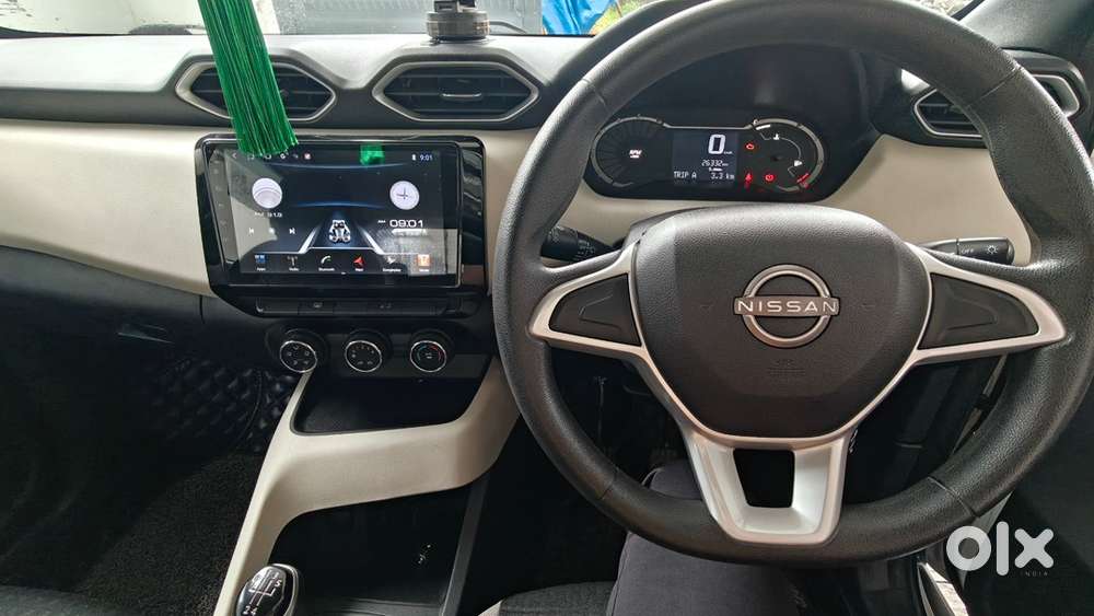Nissan Magnite Xe 1.0 Petrol (2022) -  Upgraded With Top-end Features