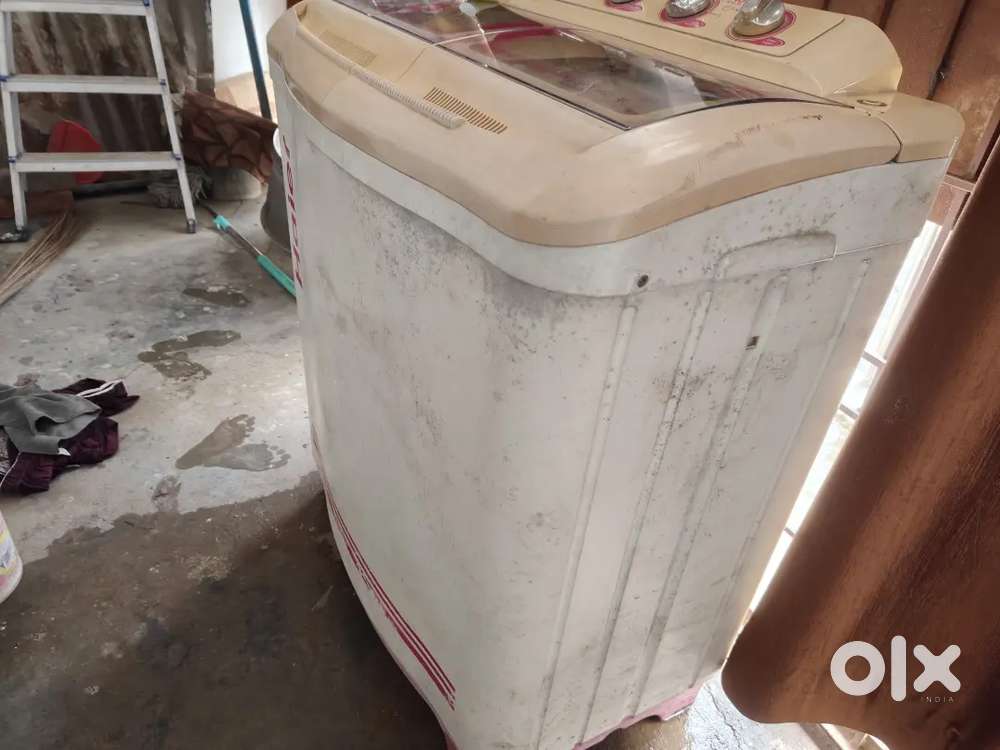 Semi automatic washing machine