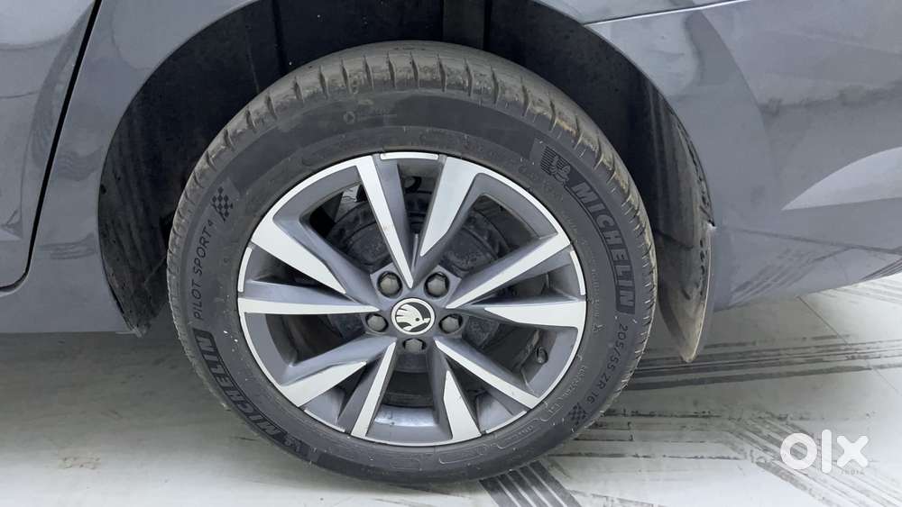 Skoda Slavia Style 1.0l Tsi Mt, 2022, Petrol