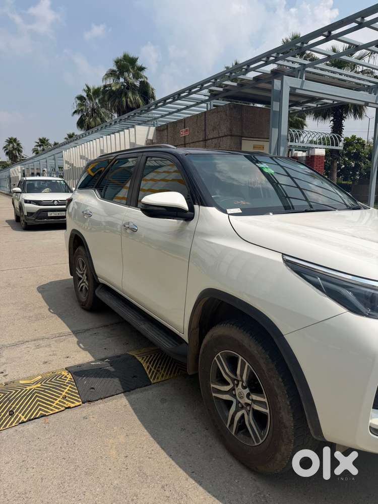 Toyota Fortuner Petrol 2025 Suv