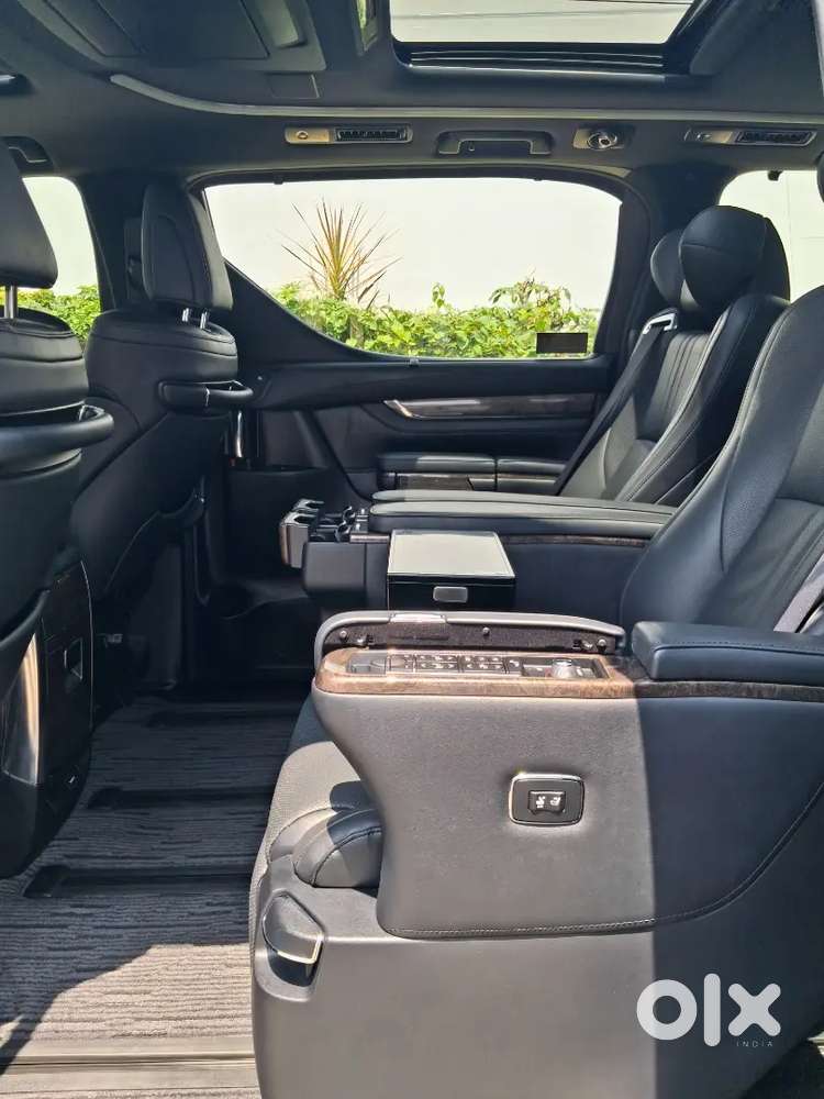Vellfire Executive Lounge