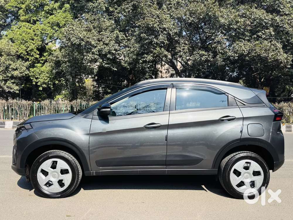 Tata Nexon, 2025, Petrol