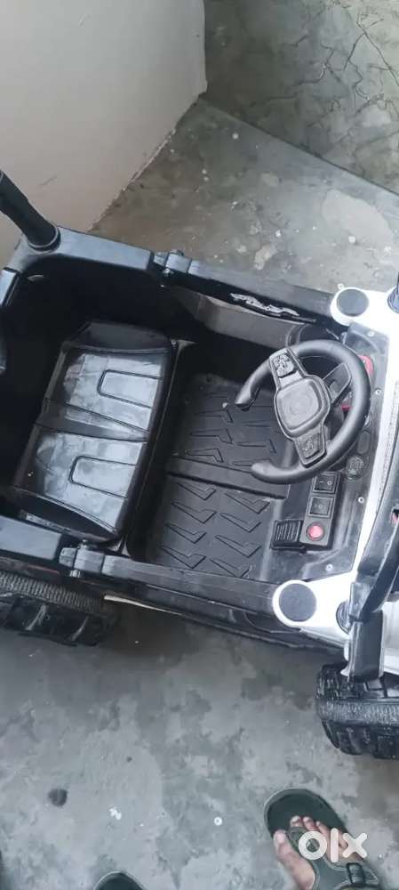 Bacchon Ki Toy Kar Hai Chalane Wali Electronic