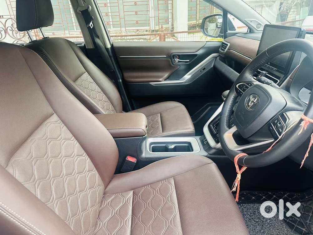 Toyota Innova Hycross 2.0 Zx (o) Hybrid 7 Str, 2025, Petrol