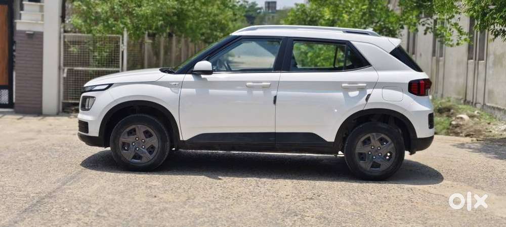 Hyundai Venue 1.2 S (o), 2024, Petrol
