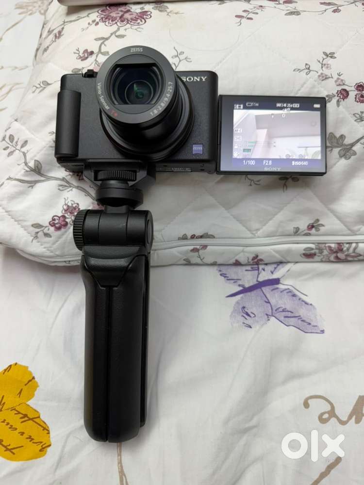 Sony ZV-1 Vlogging Camera + Bluetooth Grip + Sony Mic - Cameras