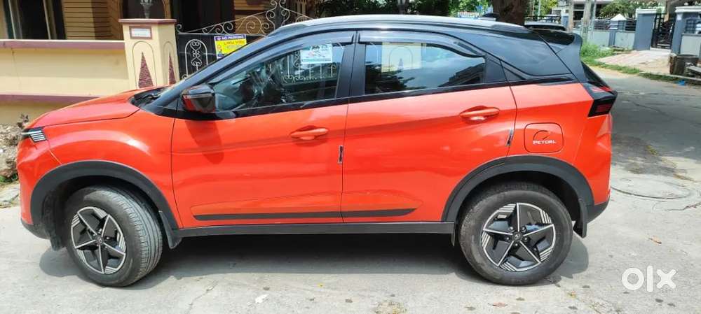 Tata Nexon Creative Plus S Duel Tone Red Colour With Black Roof