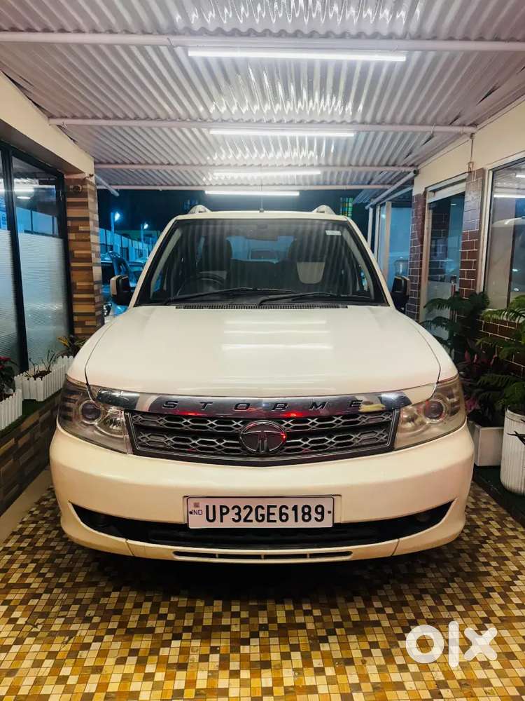 Tata Safari Storme 2015