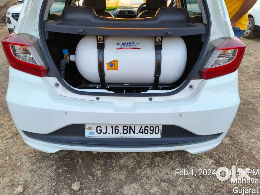 Tata Tiago Xt Icng 2017
