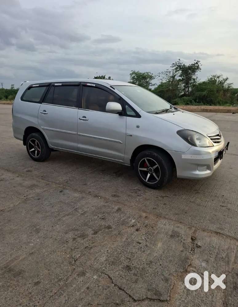 Toyota Innova 2011