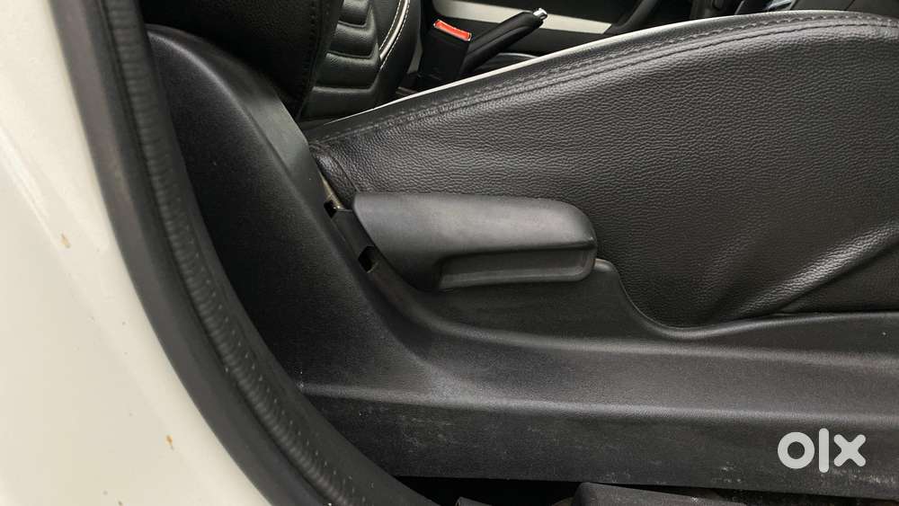 Maruti Suzuki Vitara Brezza 1.5 Vxi At, 2020, Petrol