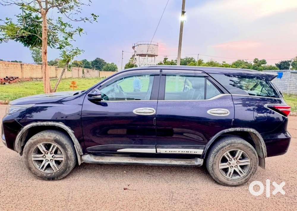 2022 Toyota Fortuner 4x2 At Diesel, 31000km, Sparkling Black Color