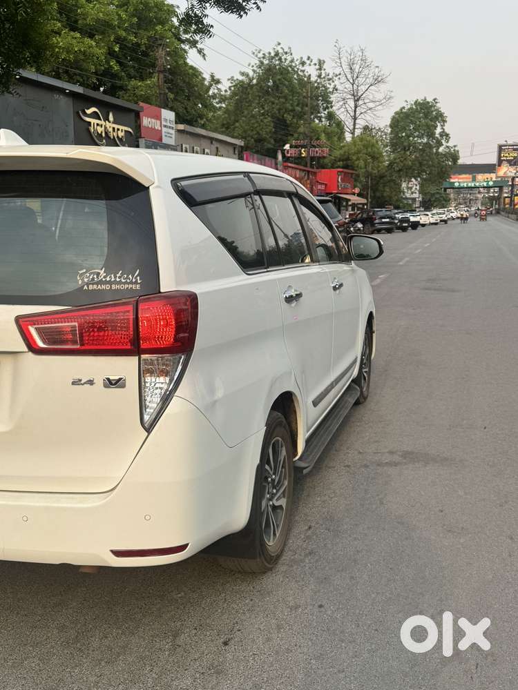 Toyota Innova Crysta 2.4 V 8 Str, 2022, Diesel
