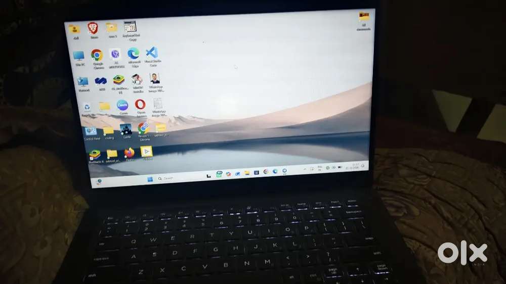 Dell i5 8th gen ,very less used. Ekdum new condition