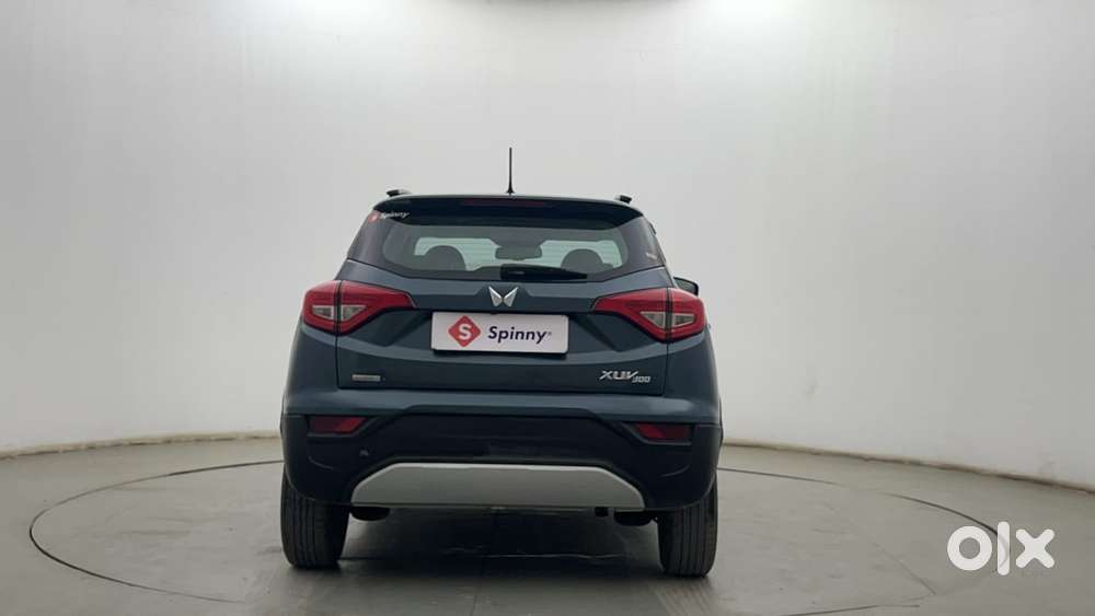 Mahindra Xuv300 1.2 W8 (o) Amt Petrol, 2024, Petrol