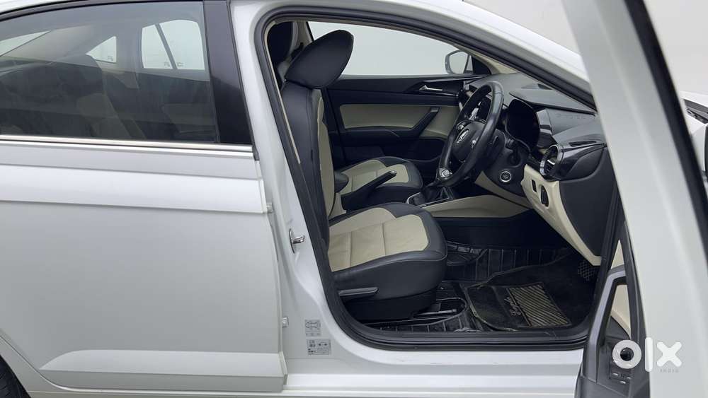 Skoda Slavia Style 1.0l Tsi At, 2022, Petrol