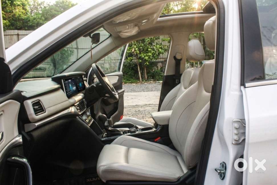 Mahindra Xuv700 2.2 Ax 7 Diesel At Str, 2024, Petrol