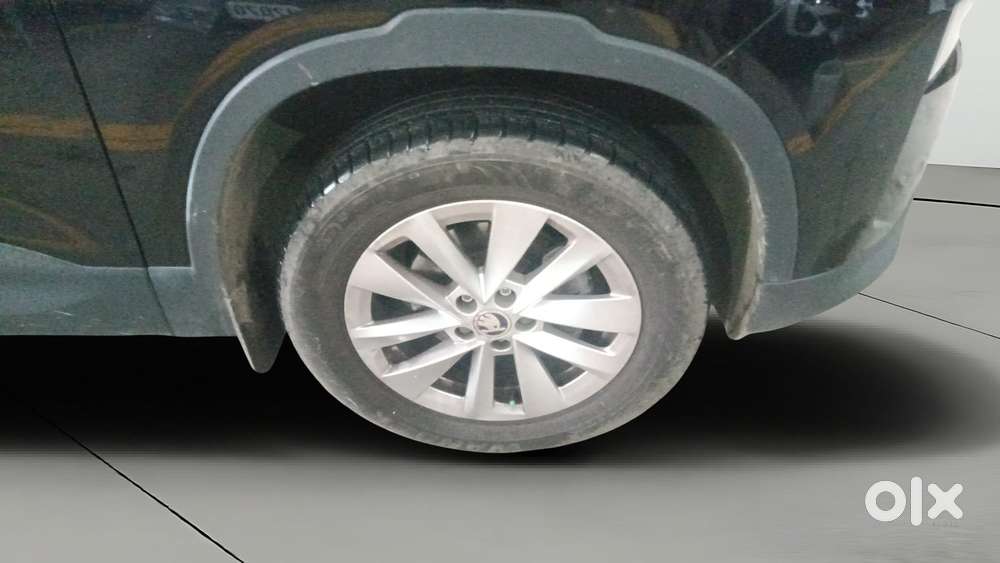 Skoda Kylaq Signature, 2025, Petrol