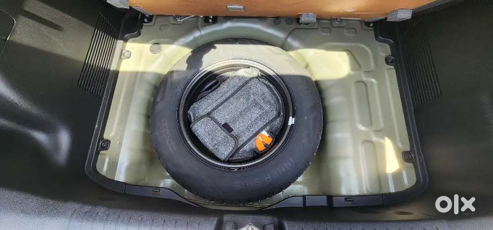 Hyundai Venue 2025 Petrol 4000 Km Driven