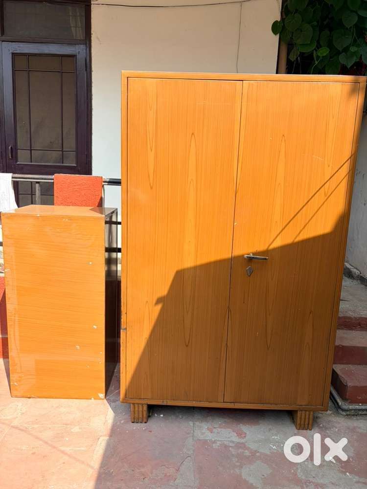 Multi purpose 15 years old steel almirah for sale