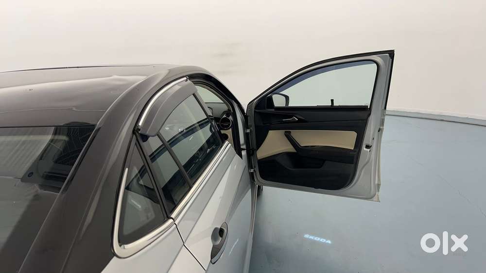 Skoda Slavia Style 1.0l Tsi Mt, 2022, Petrol