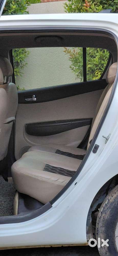 Hyundai I20 Petrol Automatic 2011