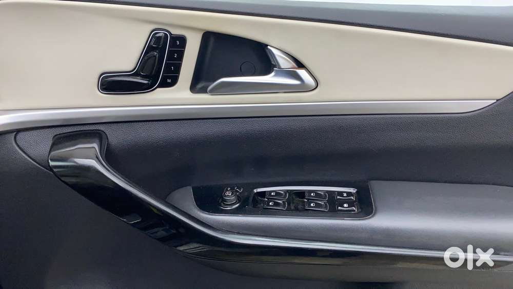 Mahindra Xuv700 2.0 Ax 7 Petrol At Luxury Pack Str, 2023, Petrol