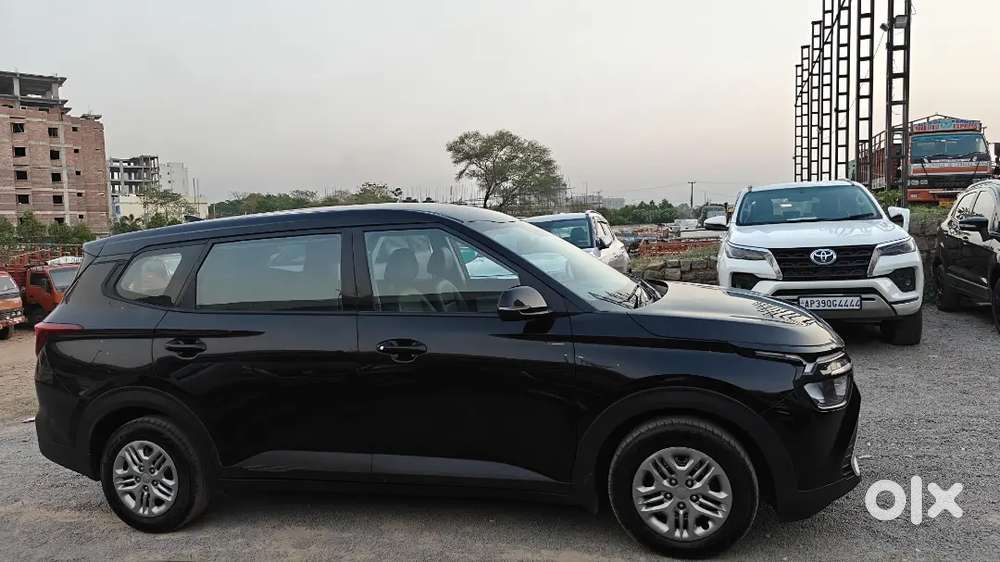 Kia Carens 2024 Petrol Well Maintained