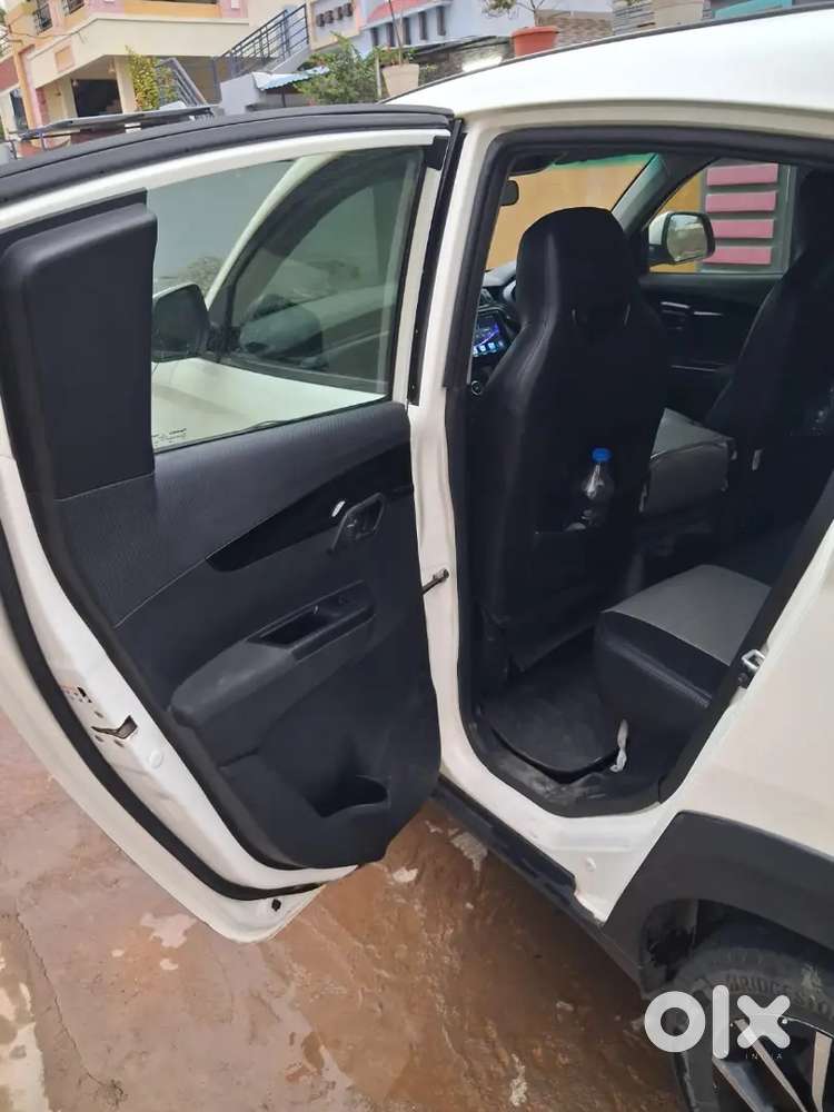 Mahindra Kuv100 Nxt 2017 Petrol 6 Str