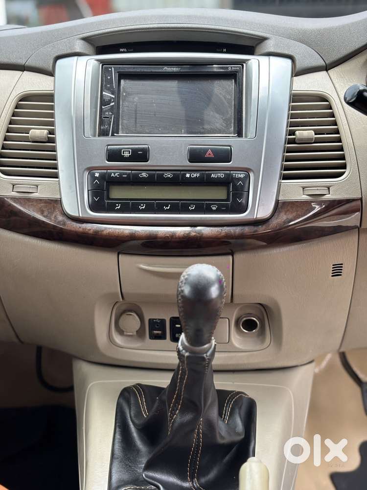 Toyota Innova 2004-2011 2.5 V Diesel 8-seater, 2014, Diesel